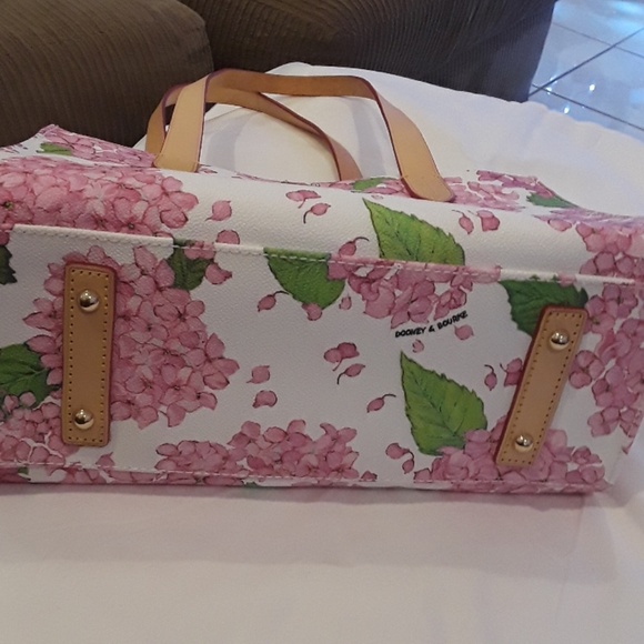 Dooney & Bourke tote NWOT - Picture 7 of 8